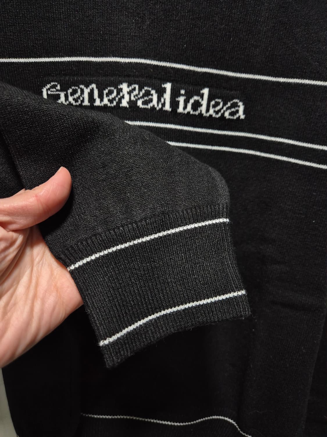 제너럴아이디어 검정 봄 니트 상품이미지5