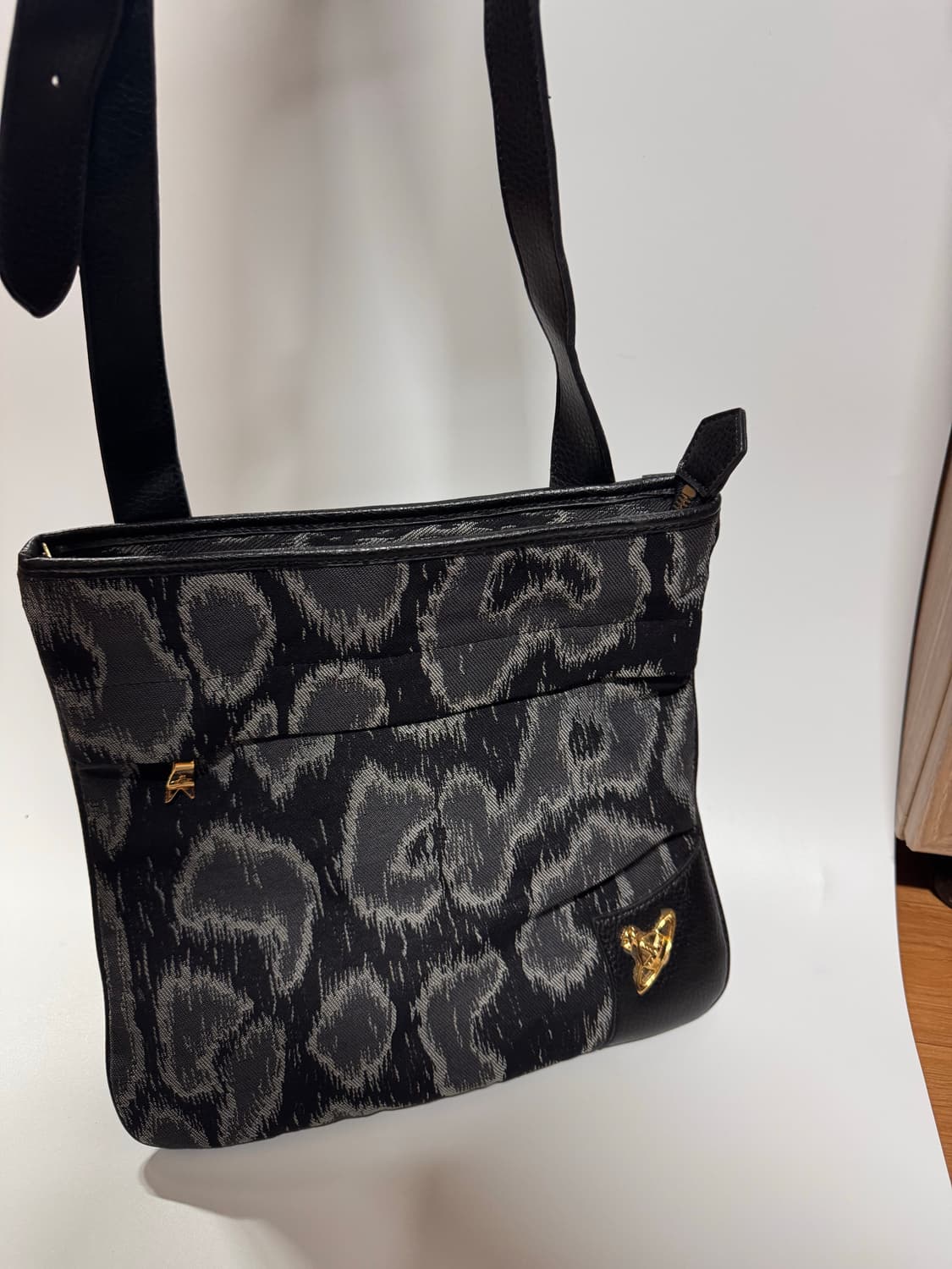 비비안웨스트우드 레오파드 크로스백 상품이미지1