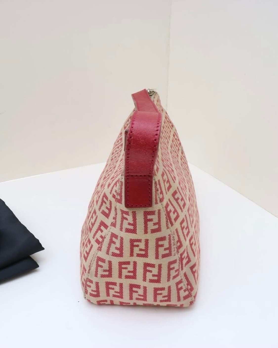 FENDI 펜디 mini pouch bag  상품이미지4