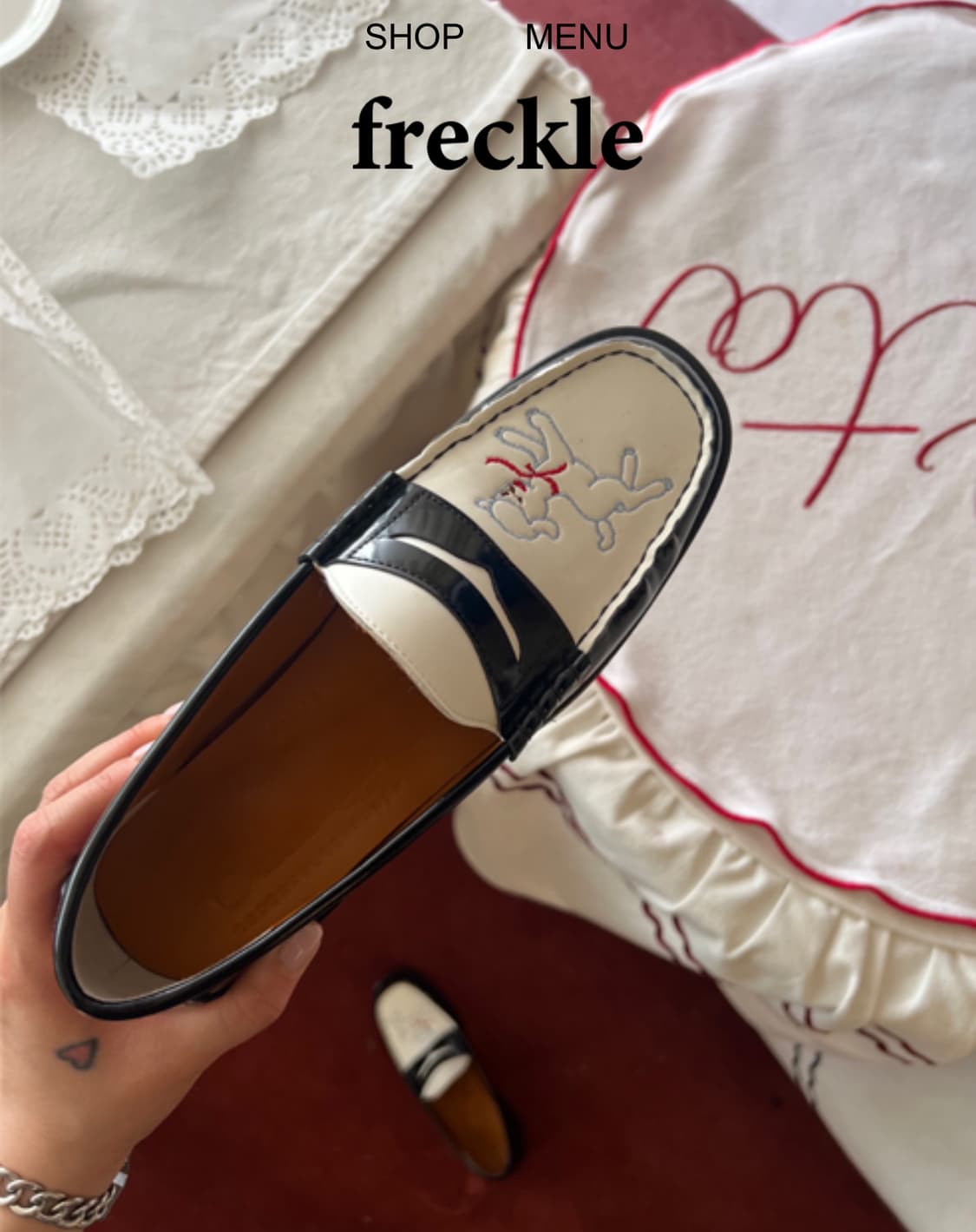 구매)) 프레클 로퍼 sheep needlepoint loafer 구해요 상품이미지1