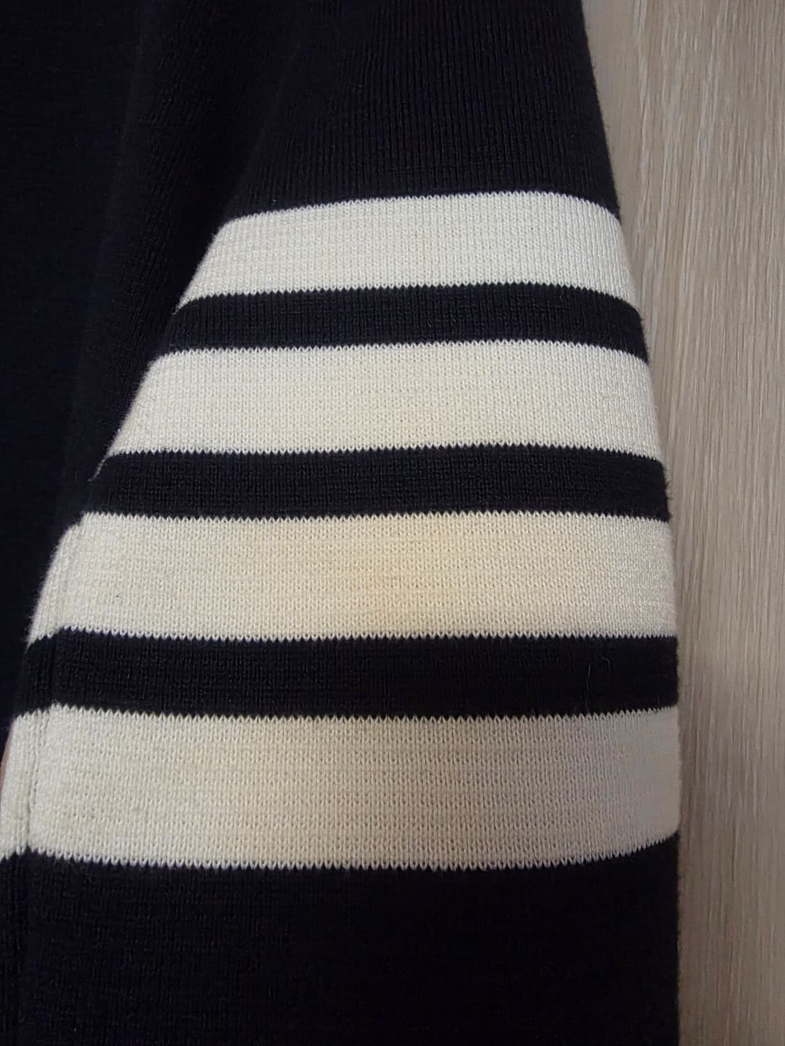 [40사이즈] 톰브라운 밀라노스티치 3버튼 여성 니트 네이비 상품이미지5