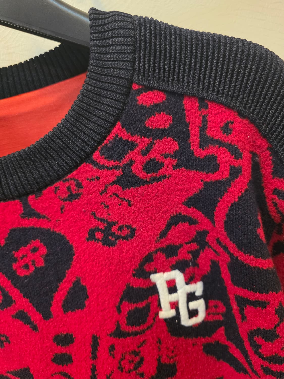 페리게이츠 패턴 니트 레드 블랙 상품이미지1