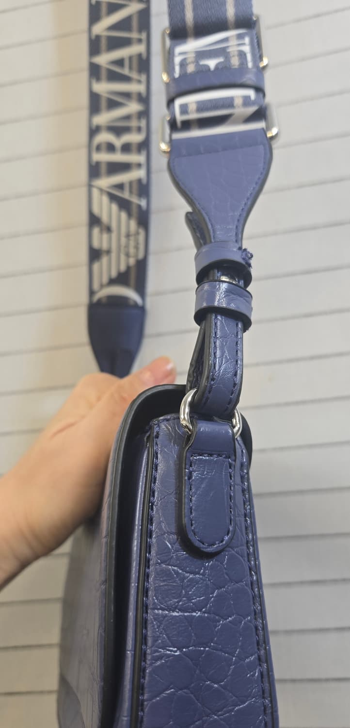 엠포리오 아르마니 크로크다일 패턴미니 플랩백 플라스백 연보라 상품이미지4