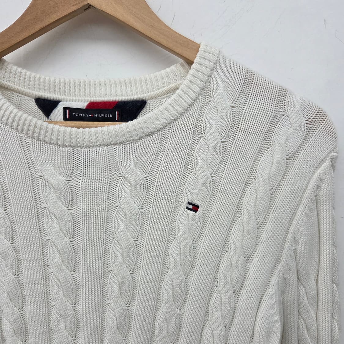 타미힐피거 화이트 케이블 니트 스웨터 여m 상품이미지3