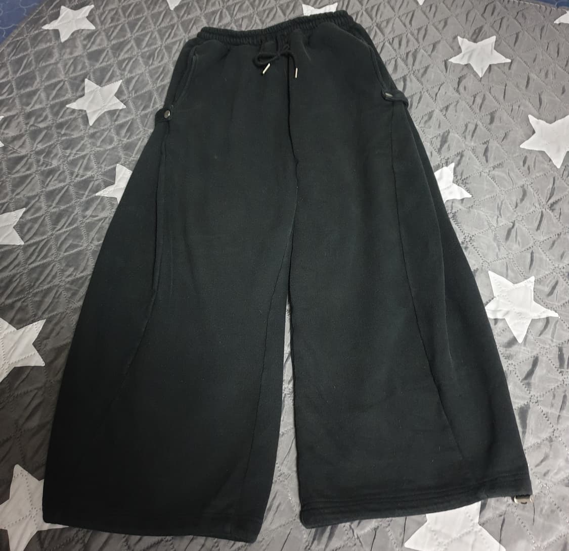 URBAN 기모 사이드버튼 커브드 크롭 와이드 스웻 팬츠 블랙 (F) 상품이미지1