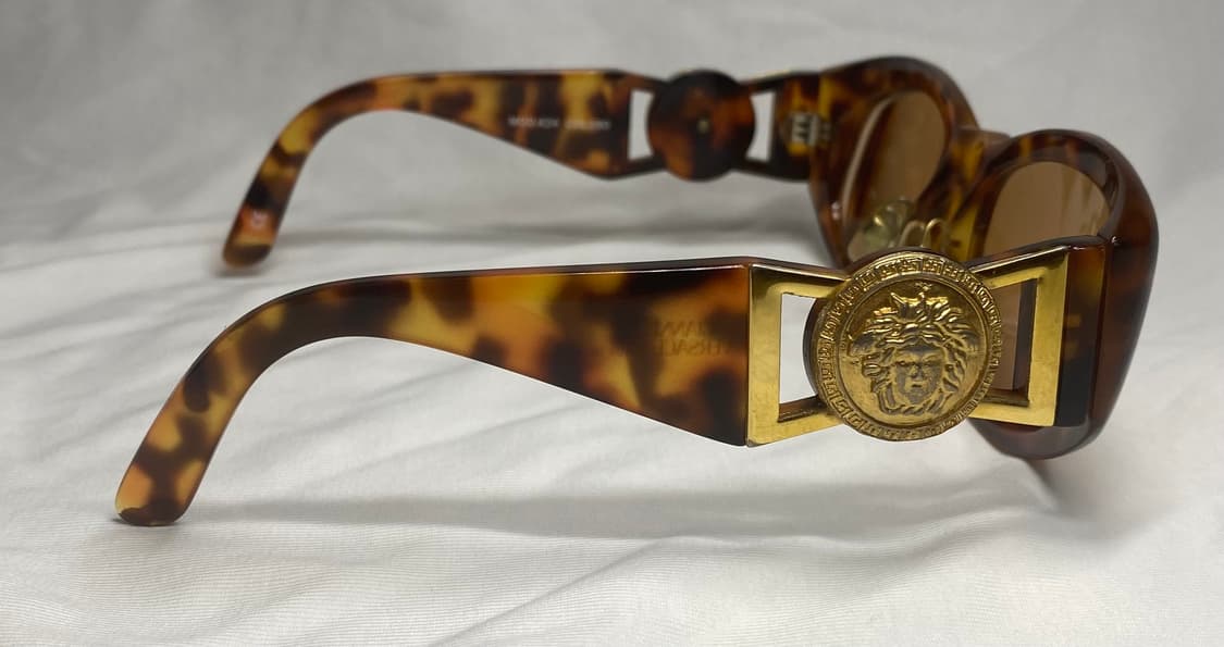 90s 빈티지 베르사체 선글라스 레오파드 호피 비기 착용 모델 상품이미지3