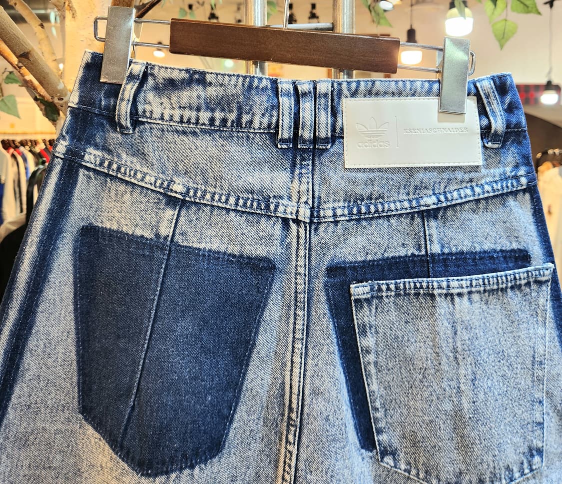 새제품)아디다스+크세니아 콜라보 연청 삼선 데님스커트 상품이미지6