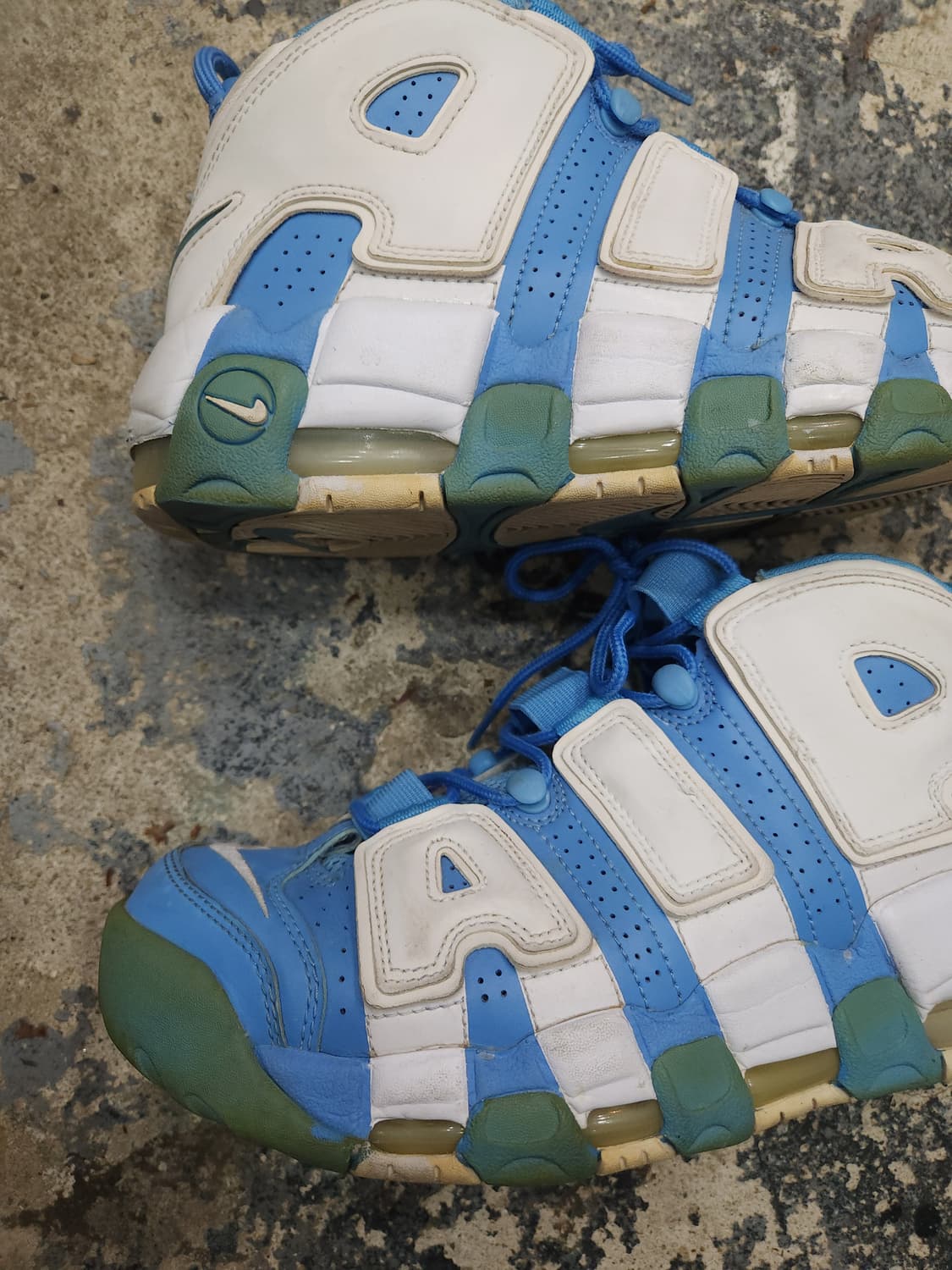 나이키 에어모어 업템포 유니버시티블루 255

 상품이미지3