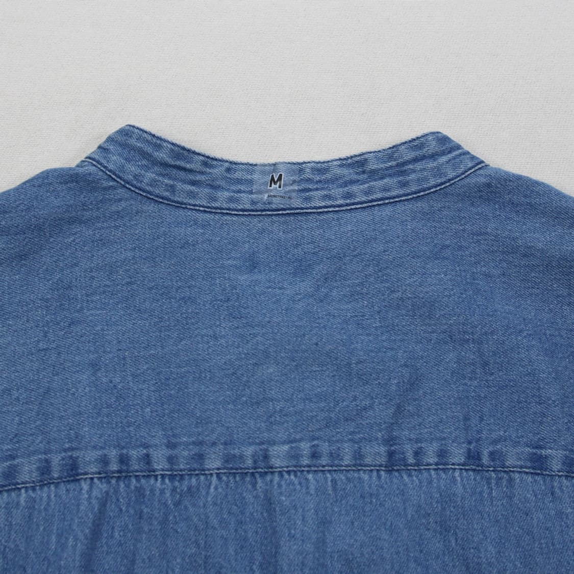 (착용컷) 유니클로 헨리넥 데님 셔츠 (남성용 100) 상품이미지8