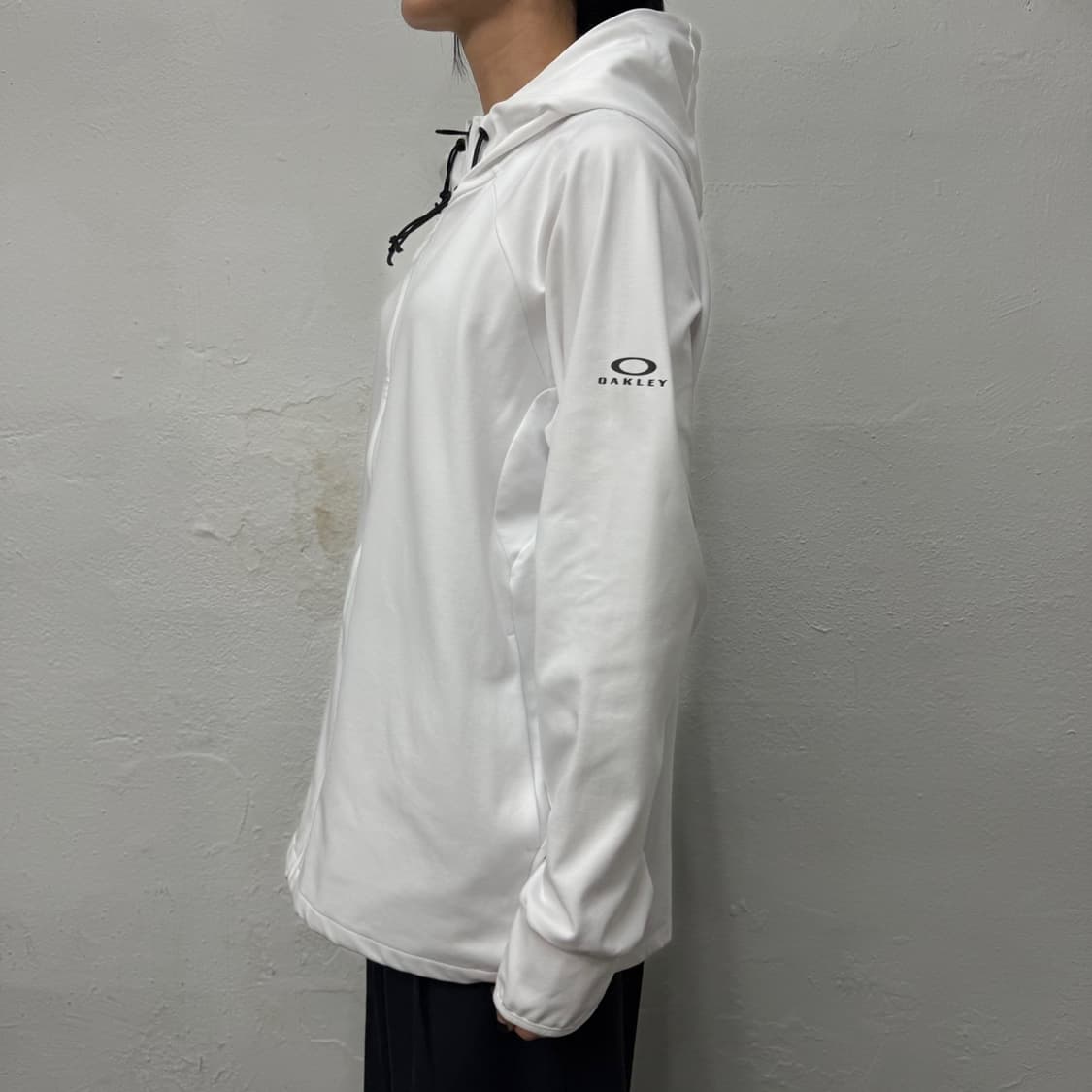 오클리(OAKLEY) 화이트 인핸스 그리드 폴리에스터 후드 윈드브레이커 상품이미지2