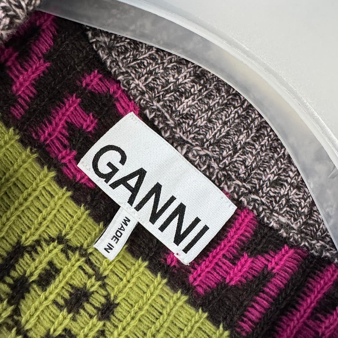 가니 로고 자카드 울 브이넥 베스트 상품이미지4