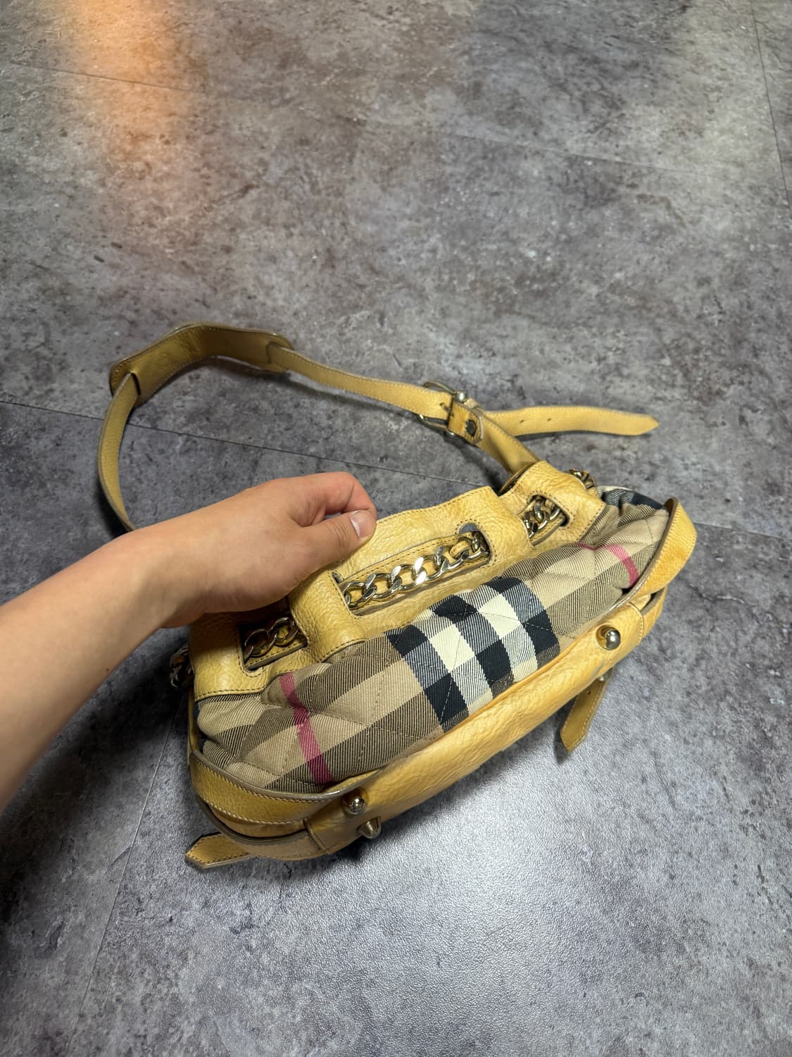 버버리 숄더백 상품이미지9