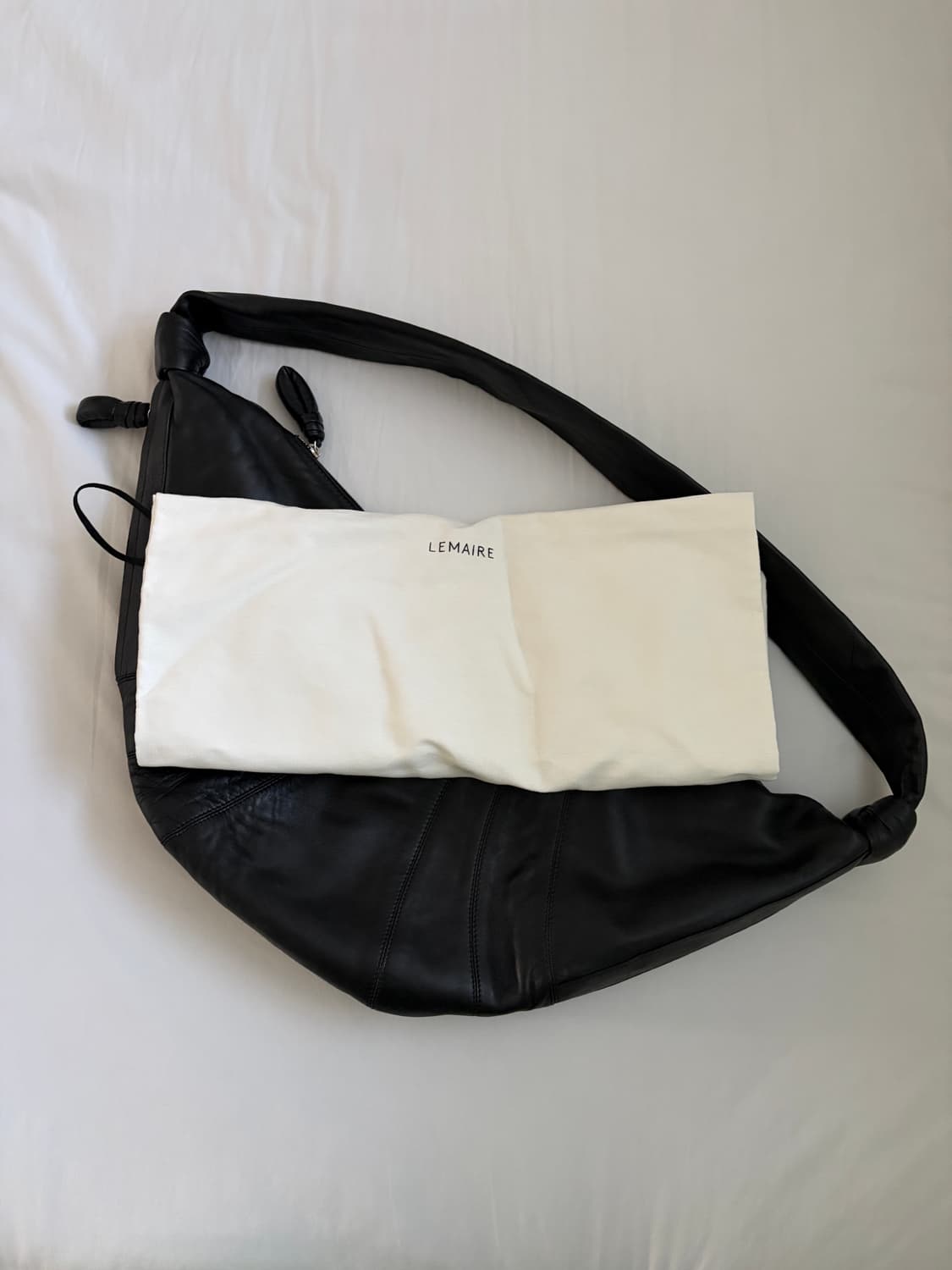 르메르 크루아상 백 소프트 나파 레더 (라지(L)사이즈 / 블랙) 상품이미지3