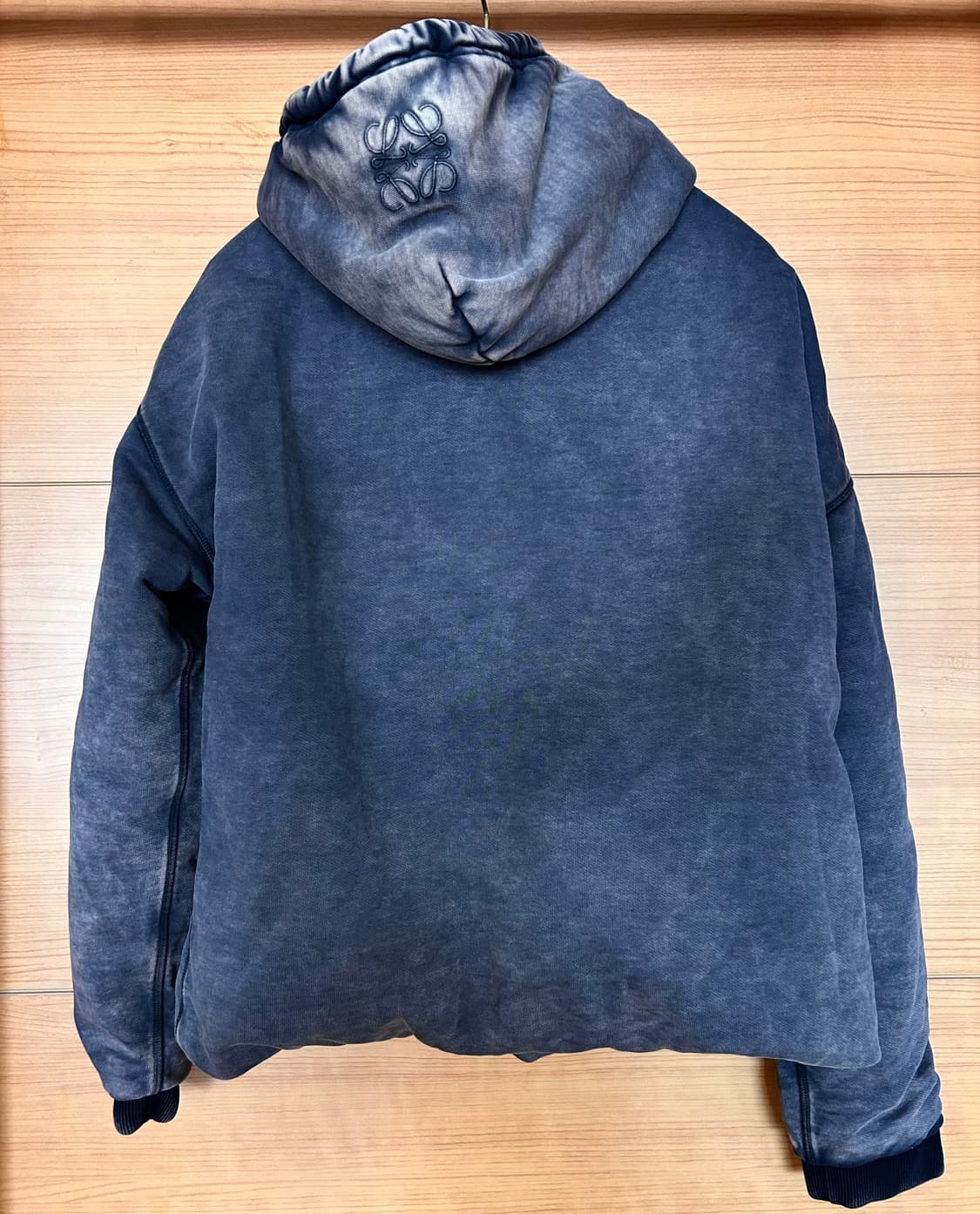 로에베 후드티 패딩 상품이미지3