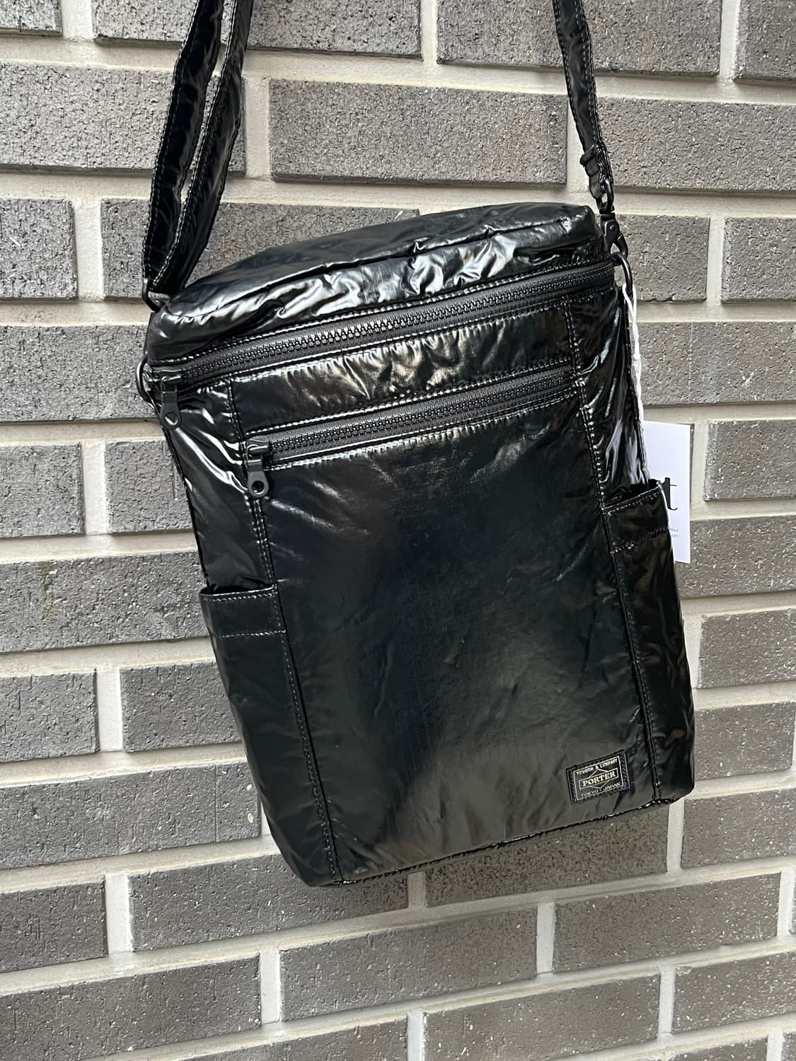 PORTER 포터 글로시 크로스백 블랙 상품이미지1