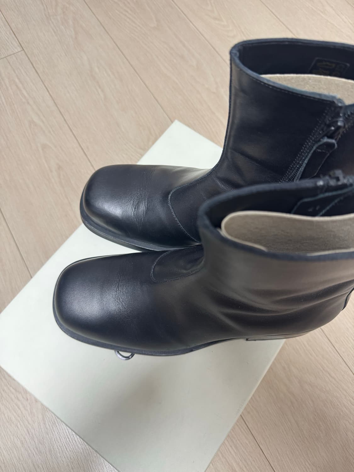 아워레가시 카미온 부츠 41사이즈 판매합니다. 상품이미지1