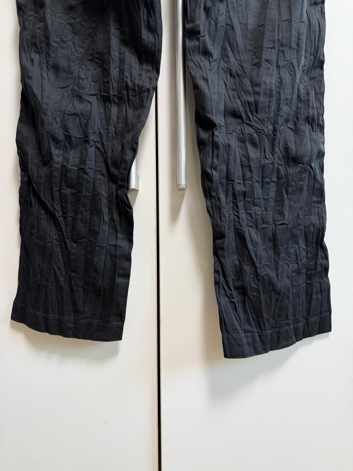 이세이 미야케 맨 크링클 팬츠 블랙 2 상품이미지5