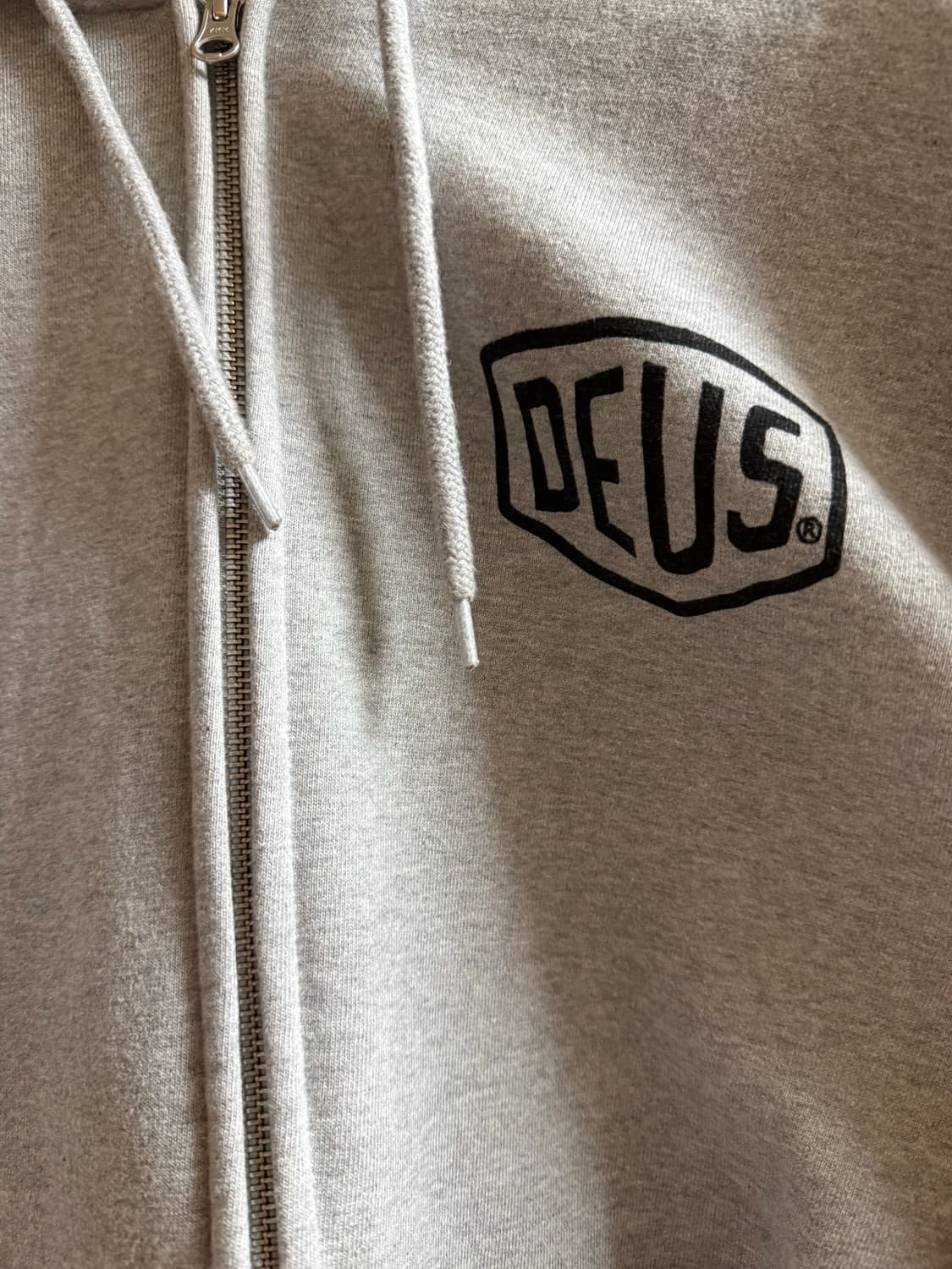 (XL)데우스 엑스 마키나 서울 컬리지 후드 집업 그레이 상품이미지4