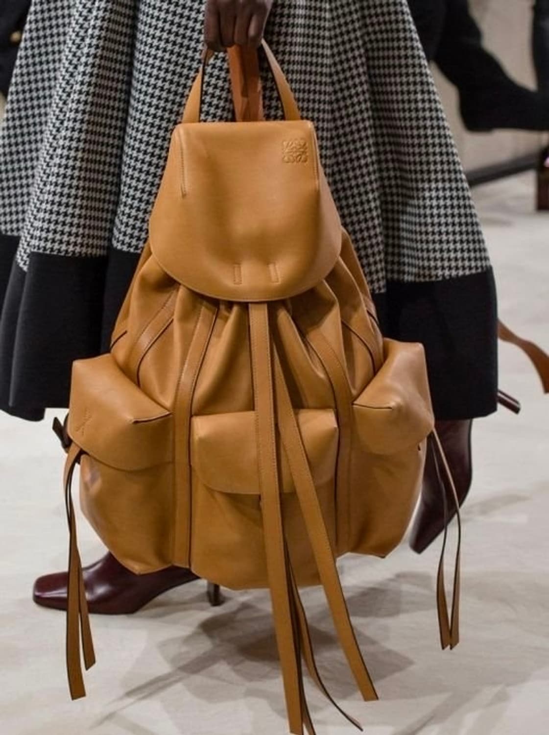 로에베 가죽 럭색 상품이미지3