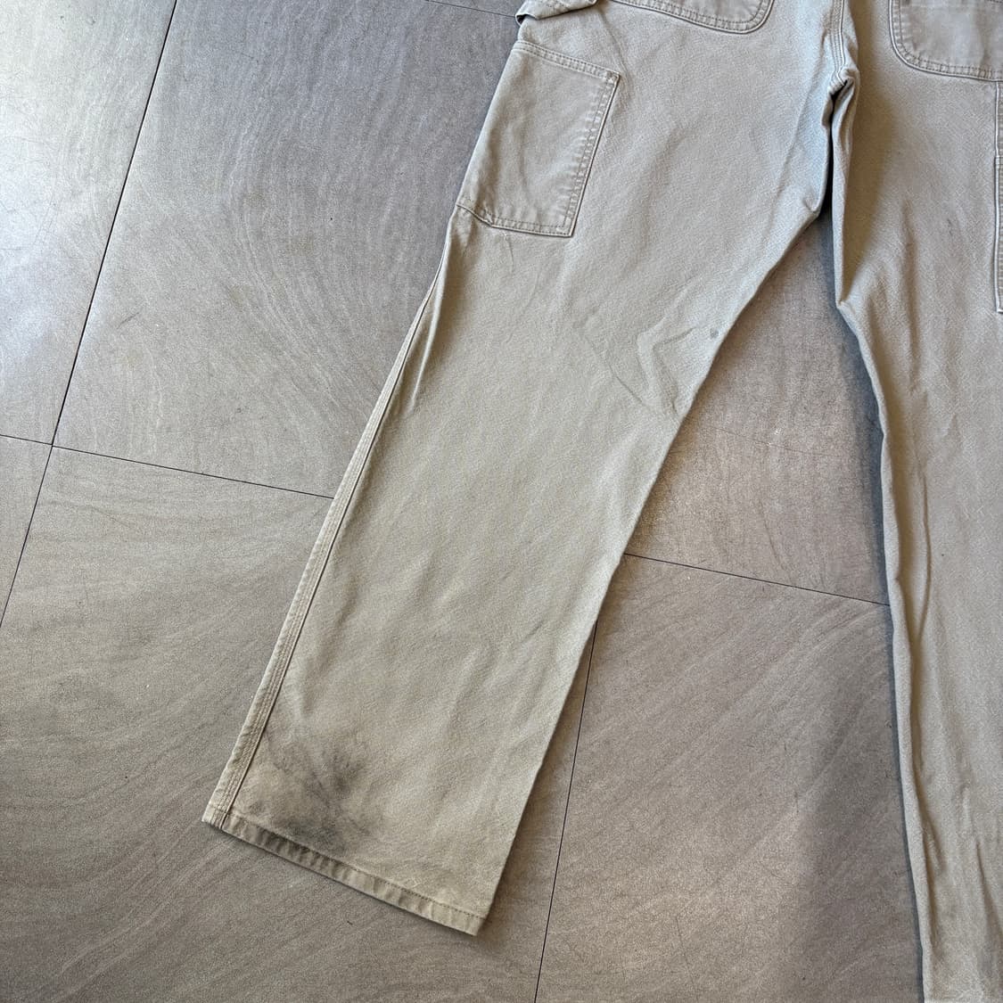 칼하트 오리지널 라이트 그레이 카펜터 팬츠 입니다.  상품이미지3