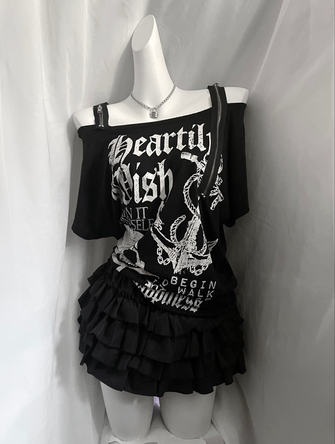 Chu xxx zipper off-shoulder T-shirt 펑크룩 상품이미지1