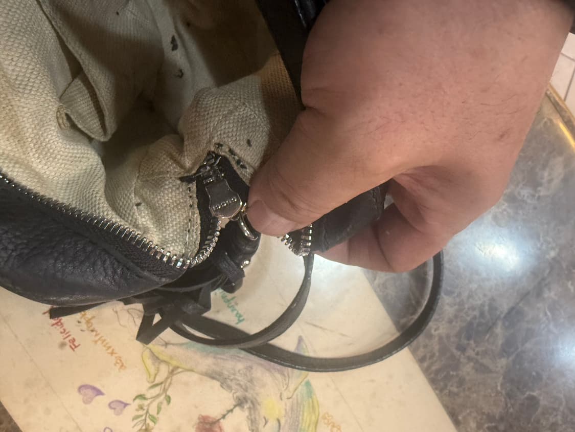 정품 구찌 스터드 디스코백 팝니다 상품이미지10