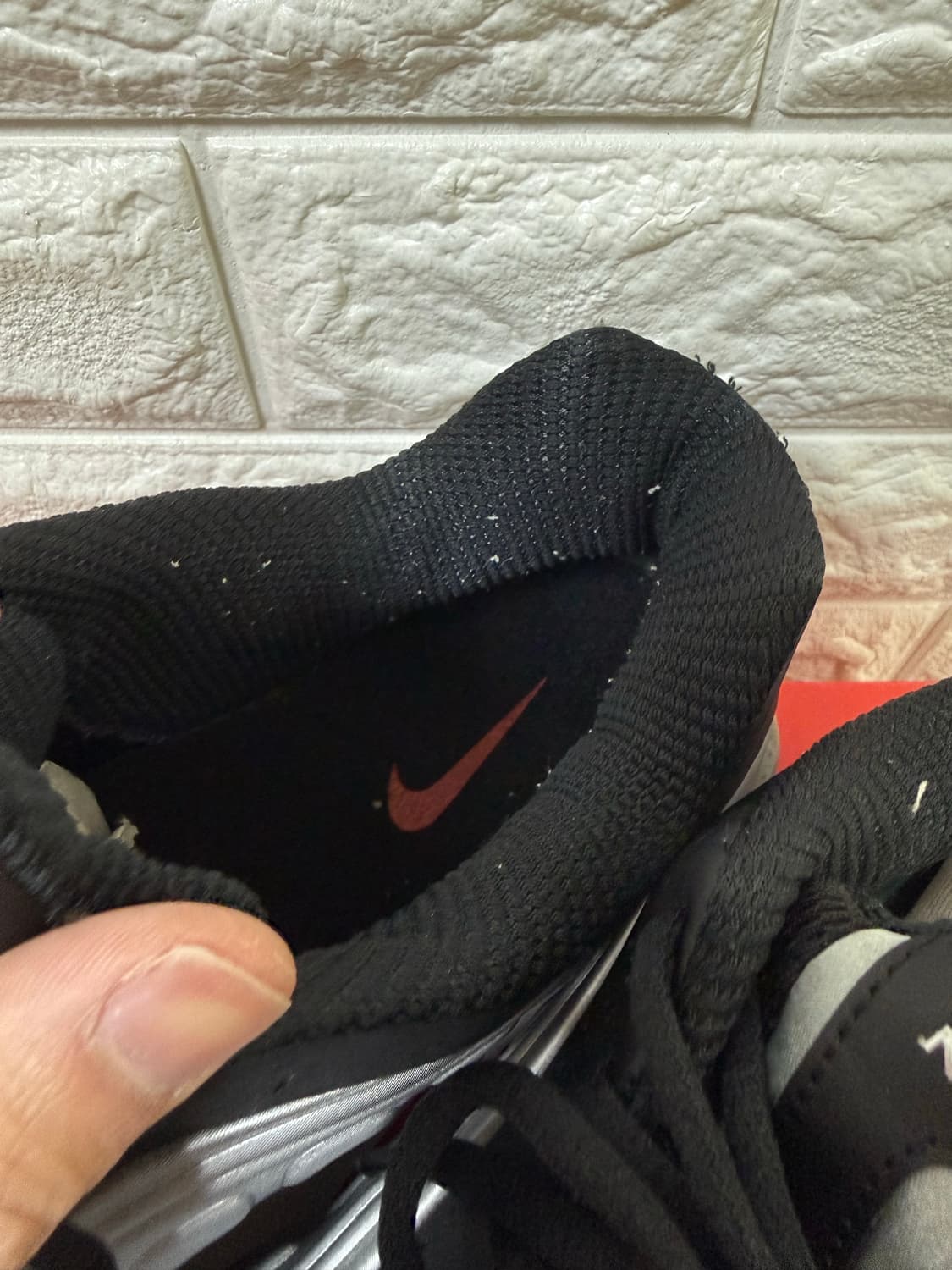 나이키 샥스 R4 메탈릭 실버 레드 상품이미지7