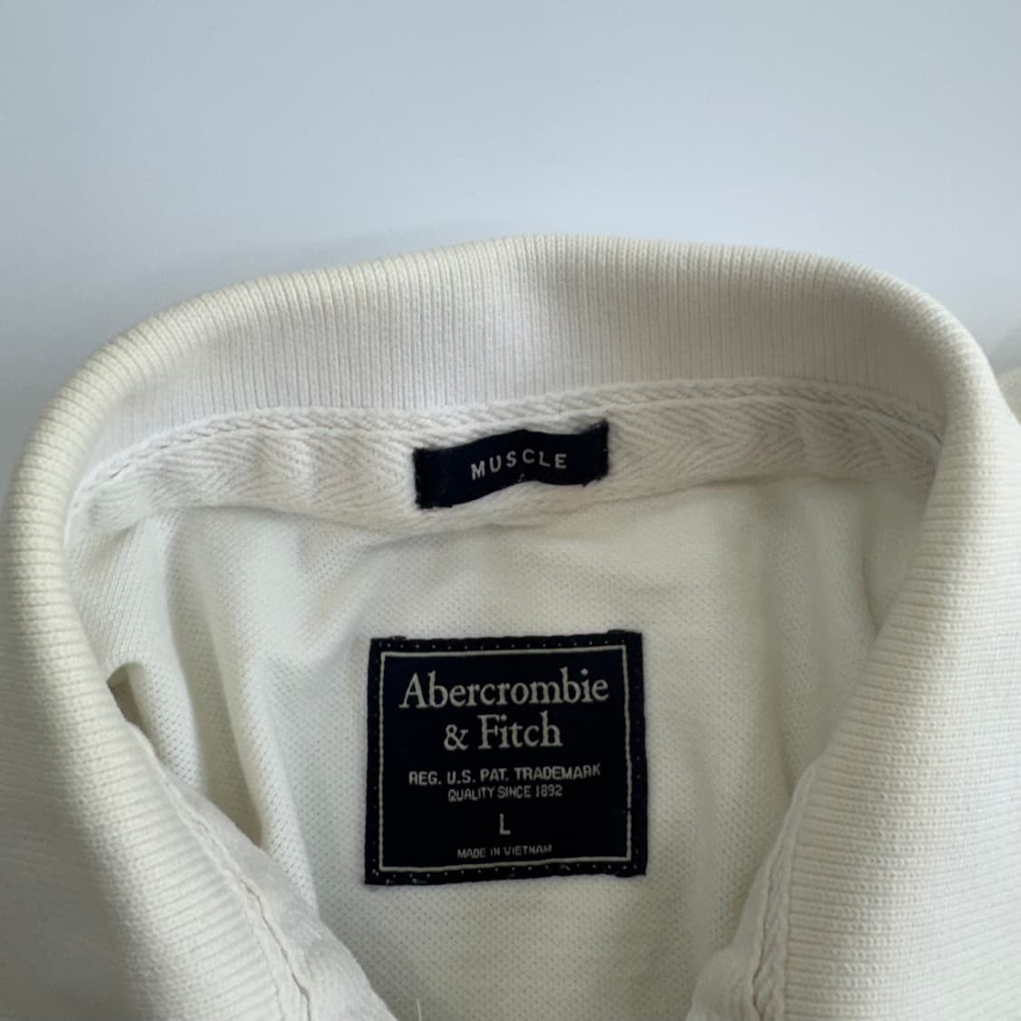 Abercrombie 아베크롬비 그레이 로고 화이트 카라 반팔 상품이미지6