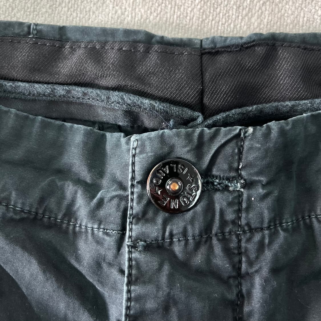 28 스톤아일랜드 워시드 와펜 카고 팬츠 상품이미지4