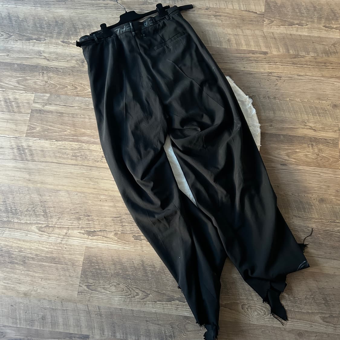 발렌시아가 스케이터 그래피티 테일러드 팬츠 상품이미지4