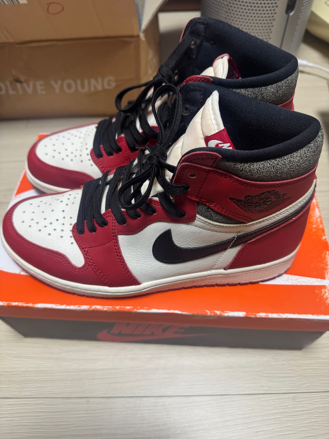 조던 1 레트로 하이 OG 시카고 2022 275 상품이미지2