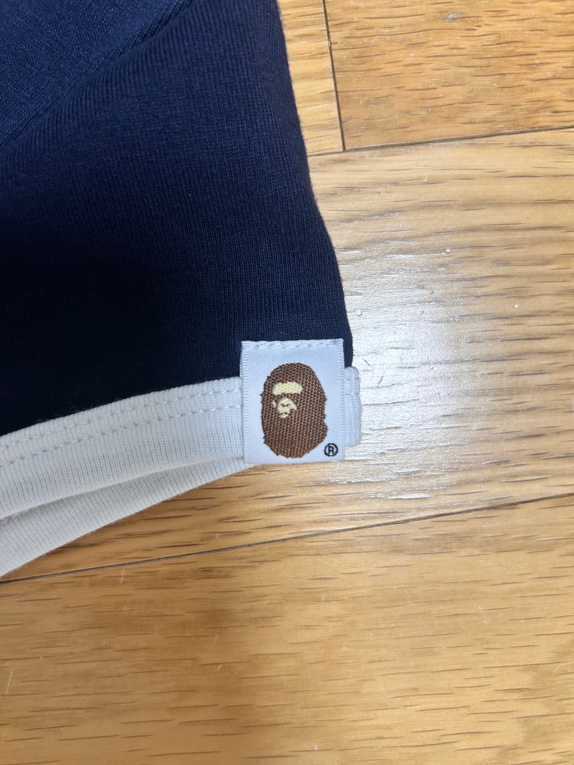 베이프 컬러지 크롭 트림 티셔츠 네이비색상 상품이미지6