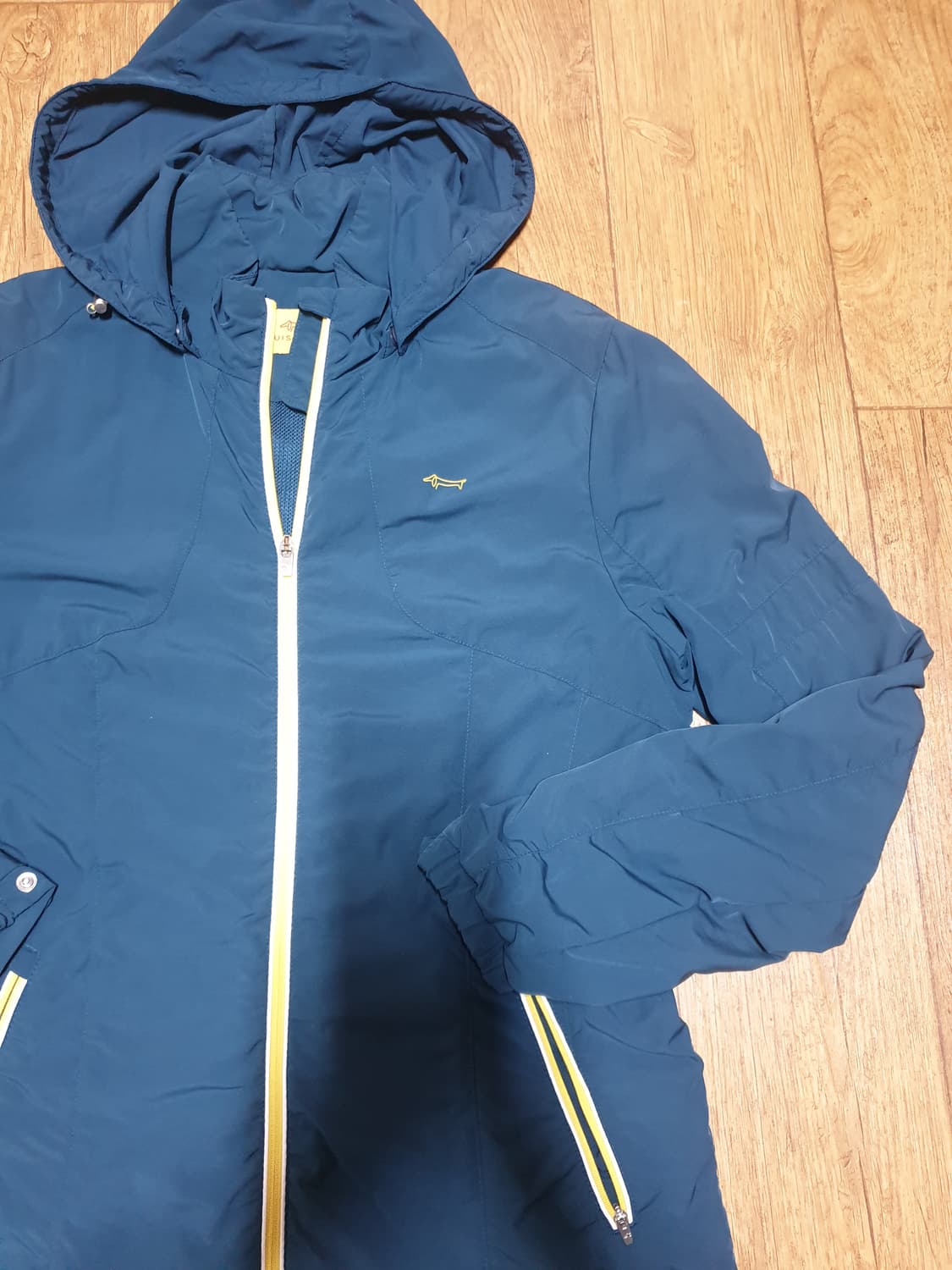 1025 루이까스텔 골프 바람막이 95 사이즈입니다 상품이미지3