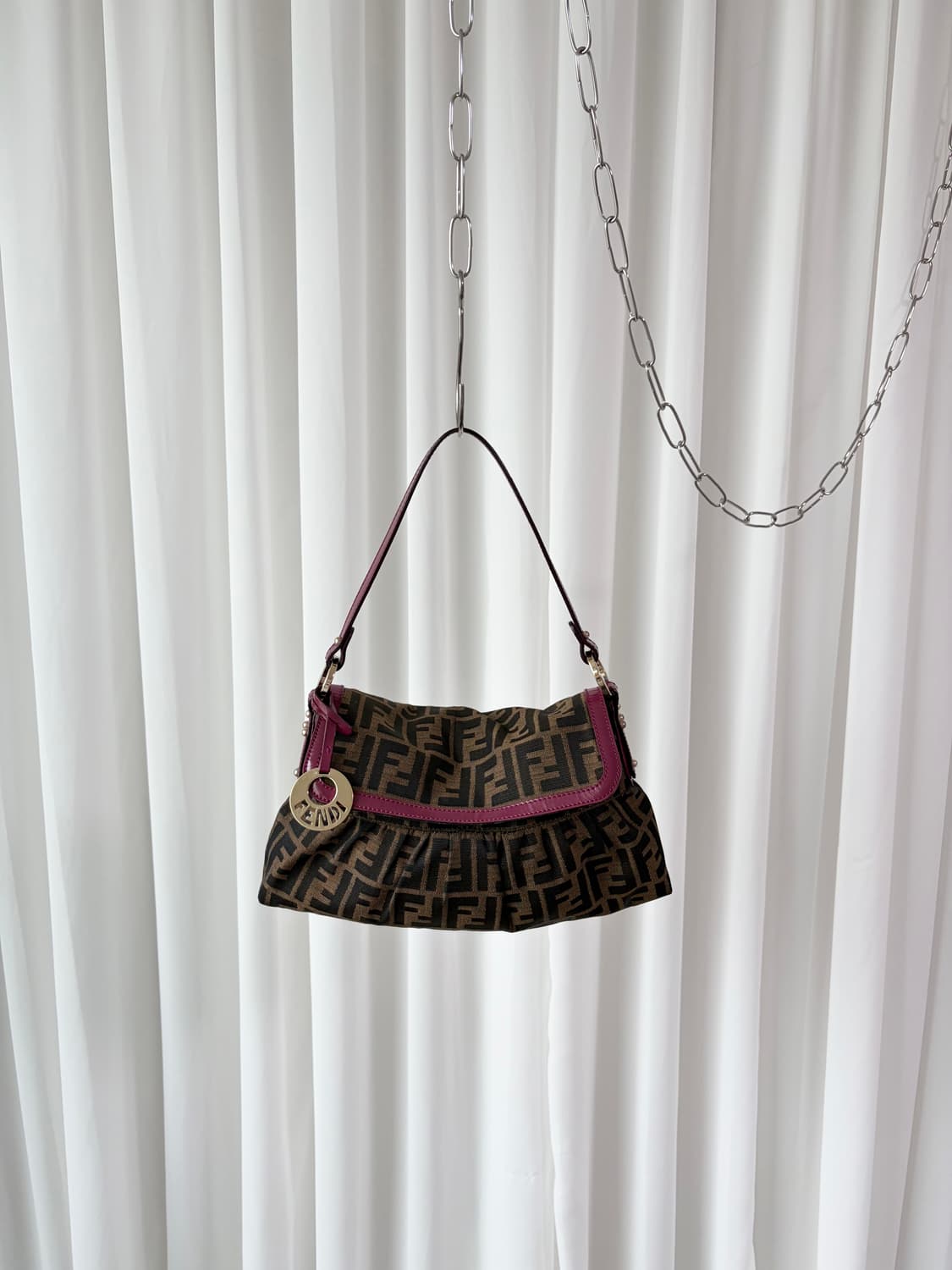 펜디 주카 세프 바게트백 상품이미지1