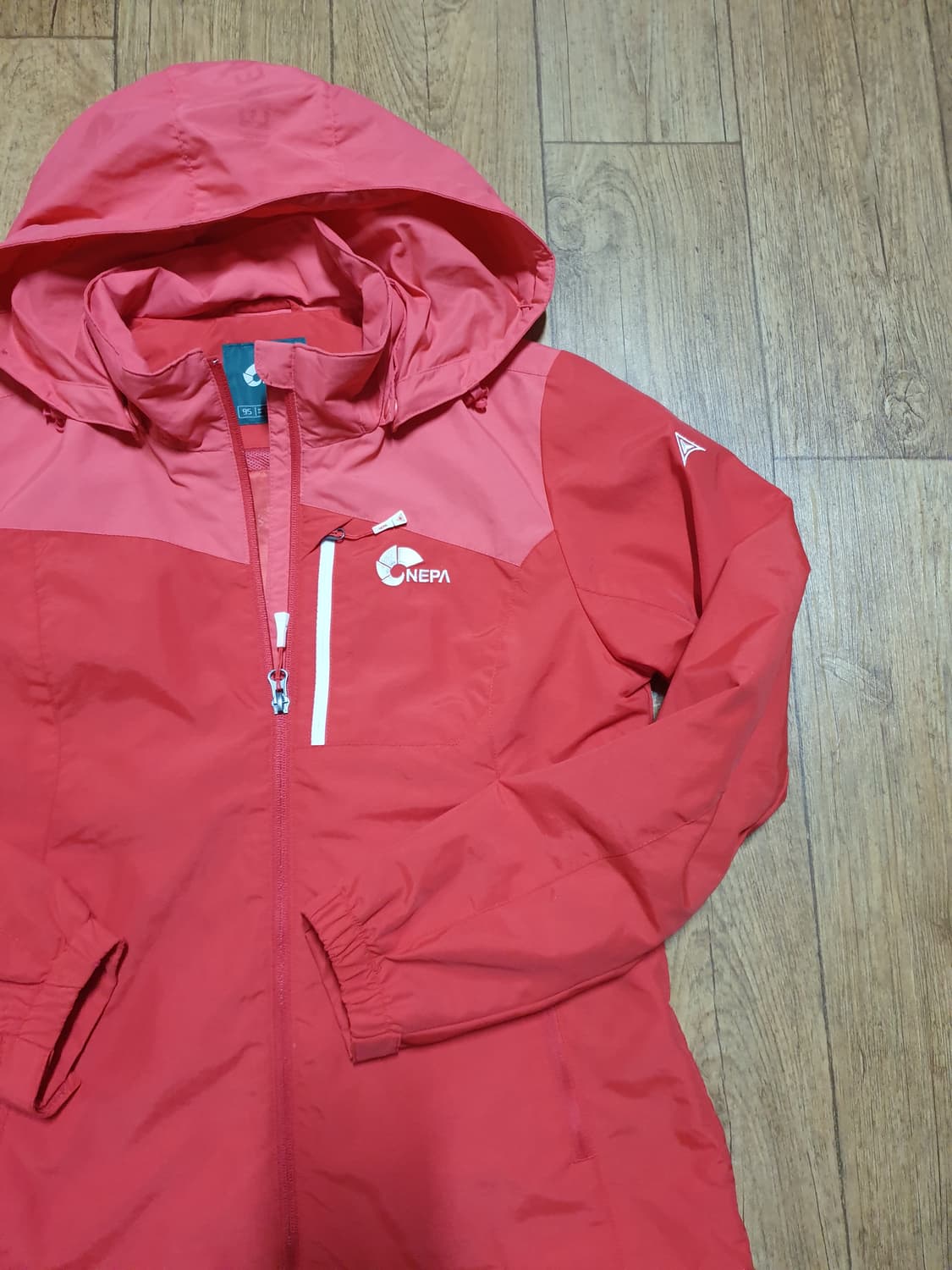 1170 네파 아웃도어 바람막이 95 사이즈입니다 상품이미지3