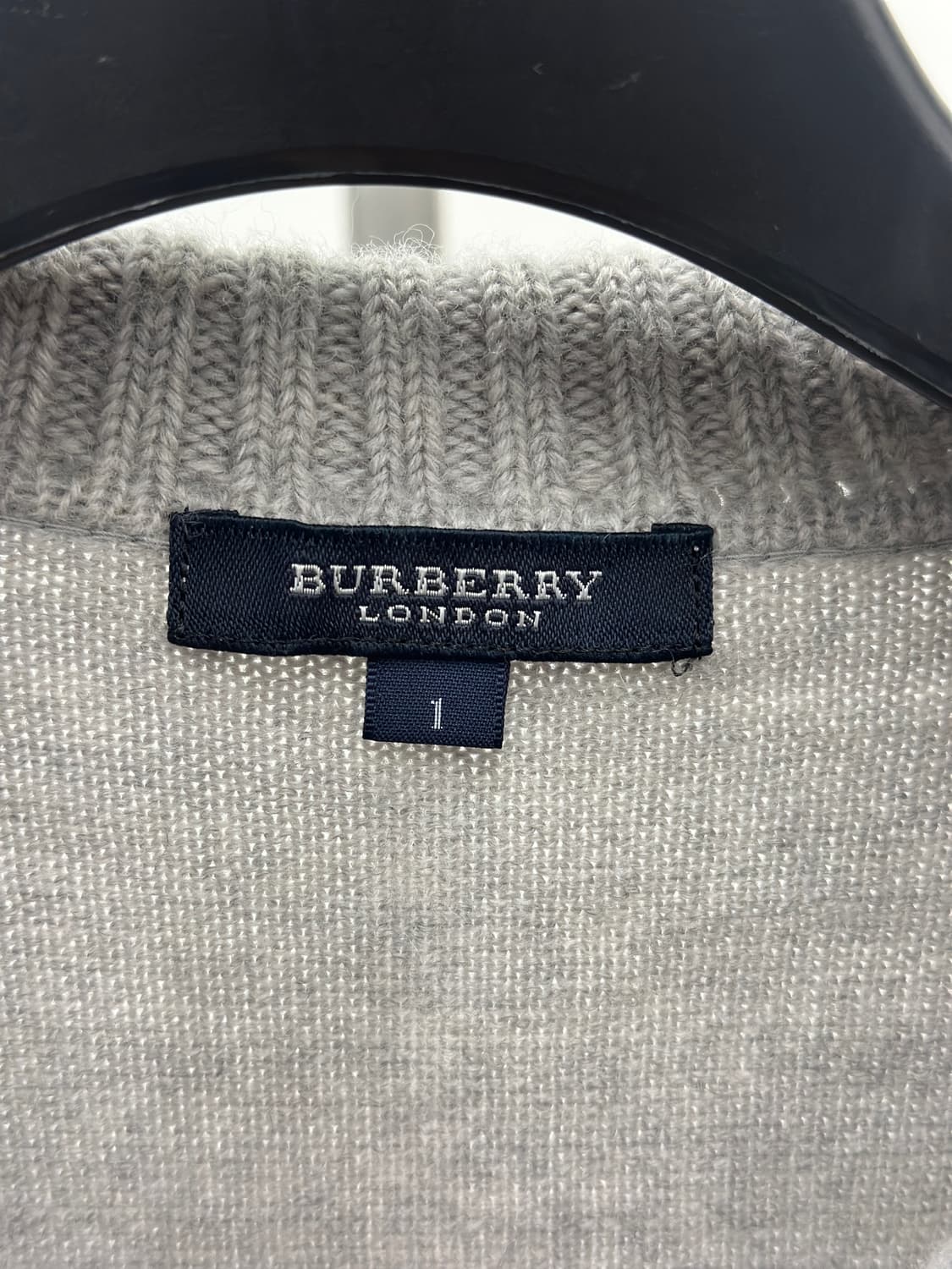 버버리 기마로고 그레이 버튼 카라 울 니트 상품이미지9