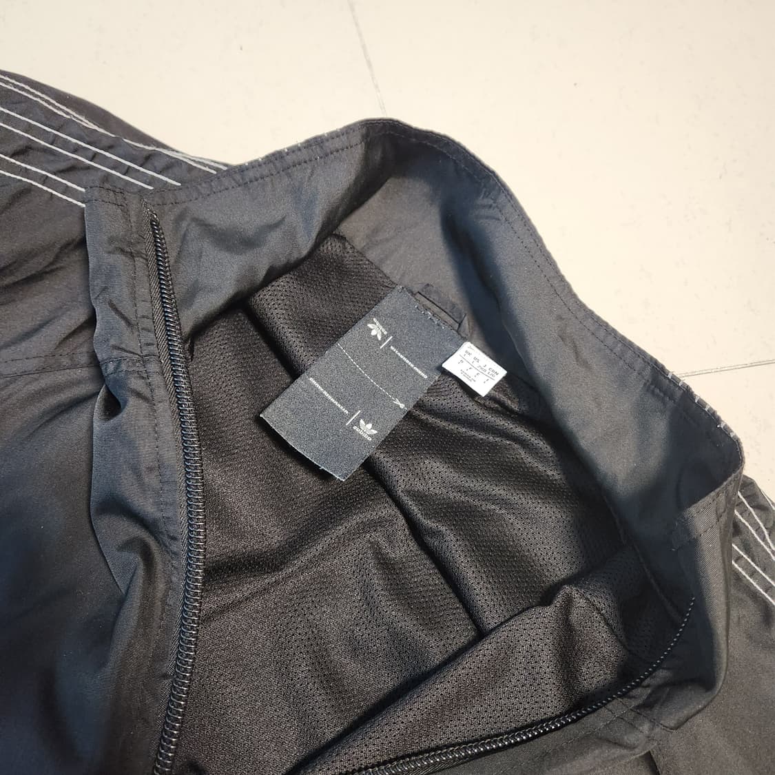 아다다스x알렉산더왕 쭈글이 집업 상품이미지4