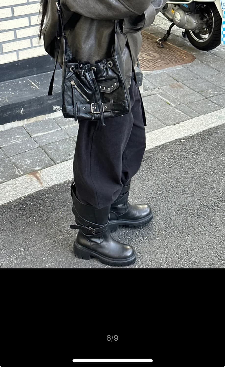 택 o DEINET STUD BELTED MINI BUCKET BAG 상품이미지1