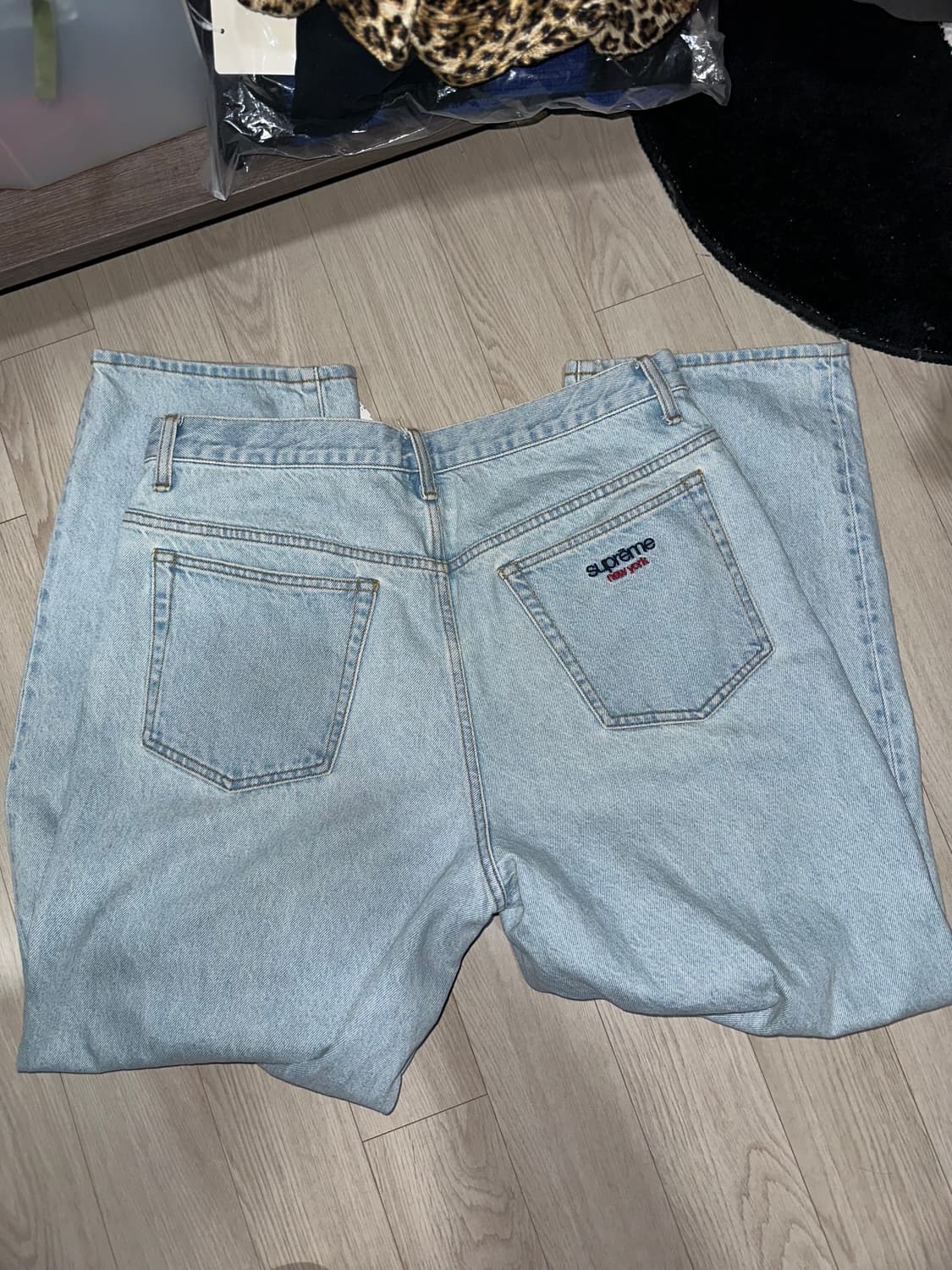 슈프림 배기진 32 라이트워시 상품이미지1