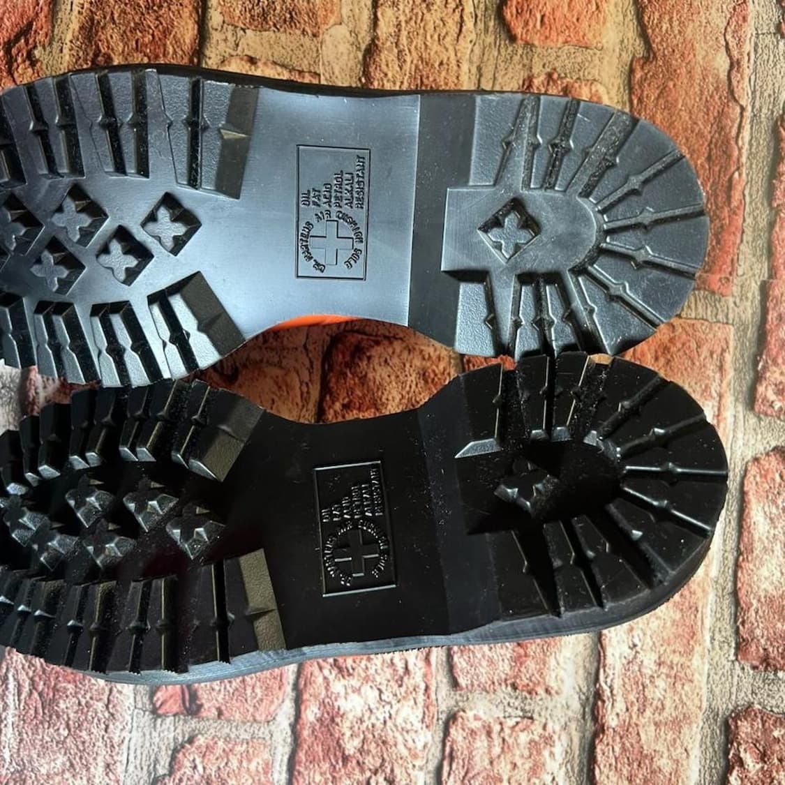 닥터마틴 x 슈프림 2046 오렌지 스무스 260 상품이미지4