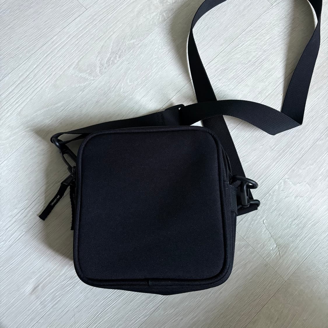 칼하트 윕 에센셜 스몰 크로스백 상품이미지3