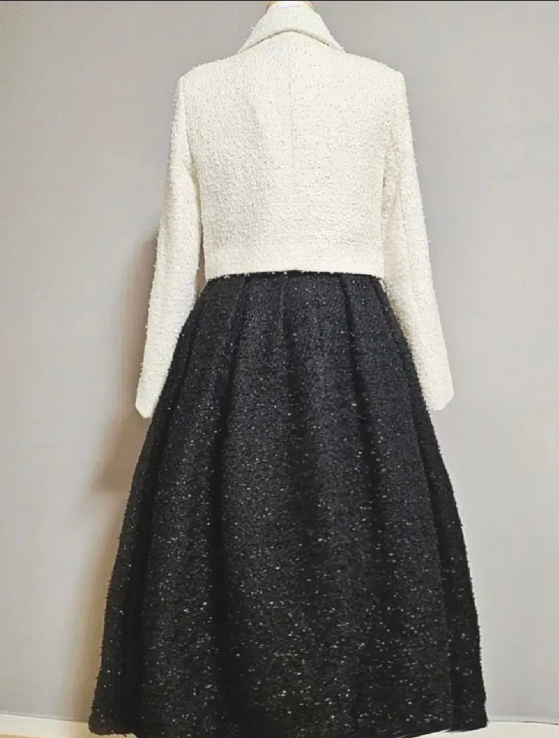 DINT딘트  화이트자켓&블랙스커트 셋업 상품이미지3