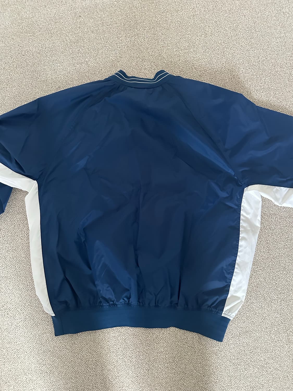 나이키 바람막이 재질 맨투맨 판매합니다 상품이미지2