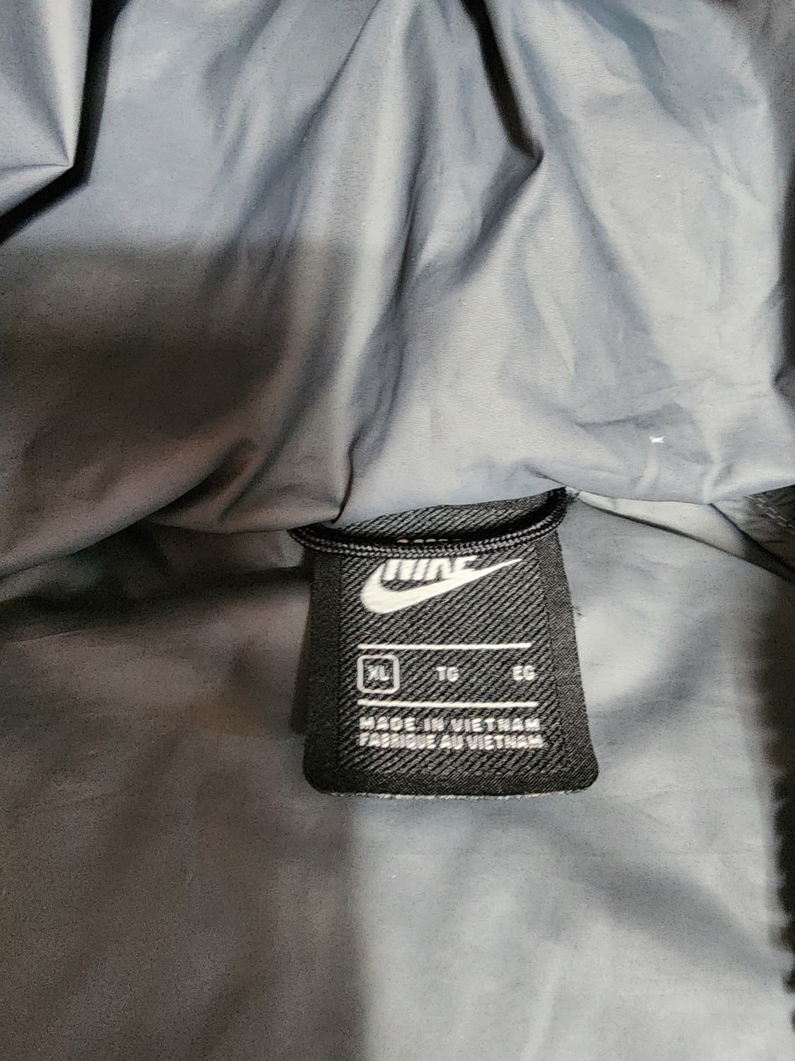 나이키 실버 메탈릭 다운 패딩  상품이미지4