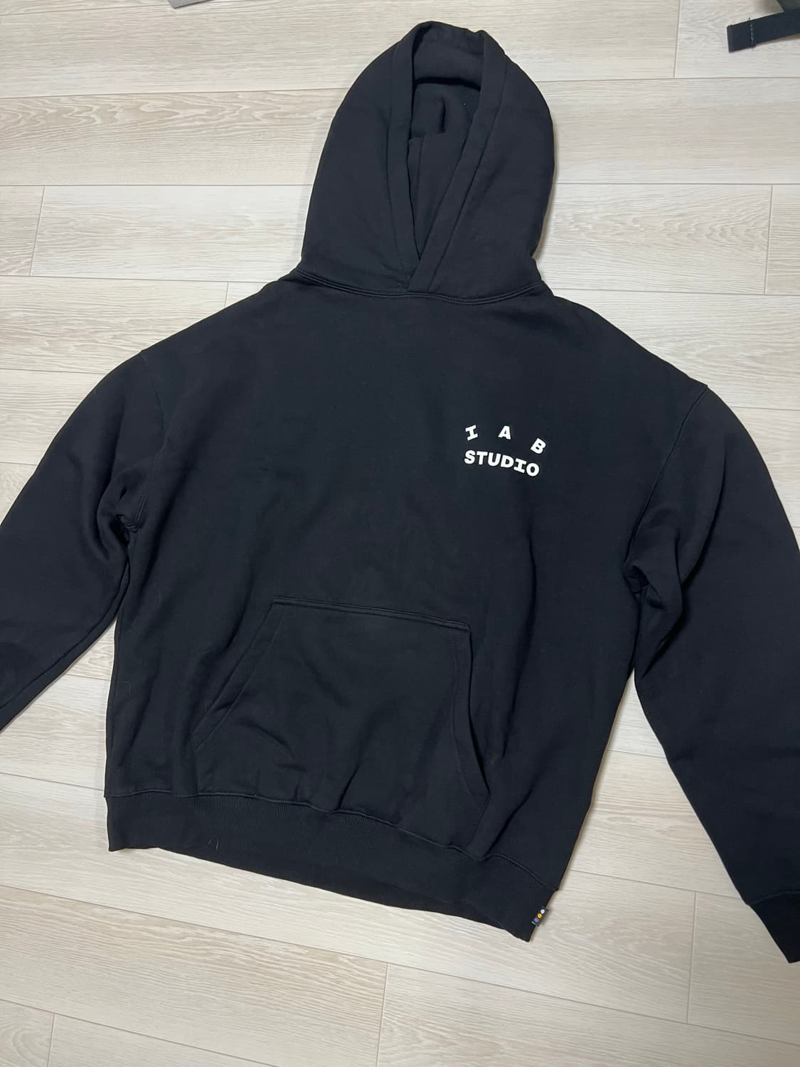 아이앱 스튜디오 블랙 후드티  상품이미지1