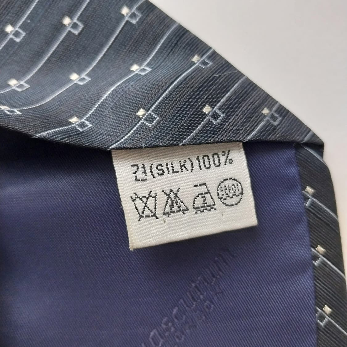 아쿠아스큐텀 실크 네이비 패턴 넥타이 9.9cm A+~A등급 K2241 상품이미지9