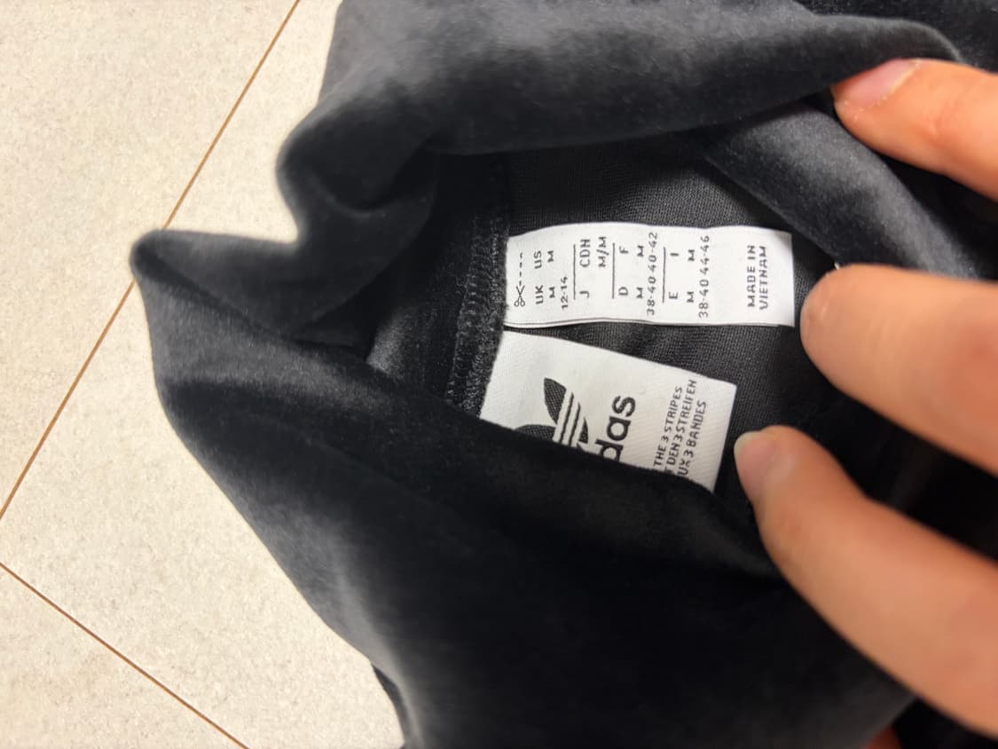 희귀)아디다스 블랙 벨벳 크롭탑  상품이미지5