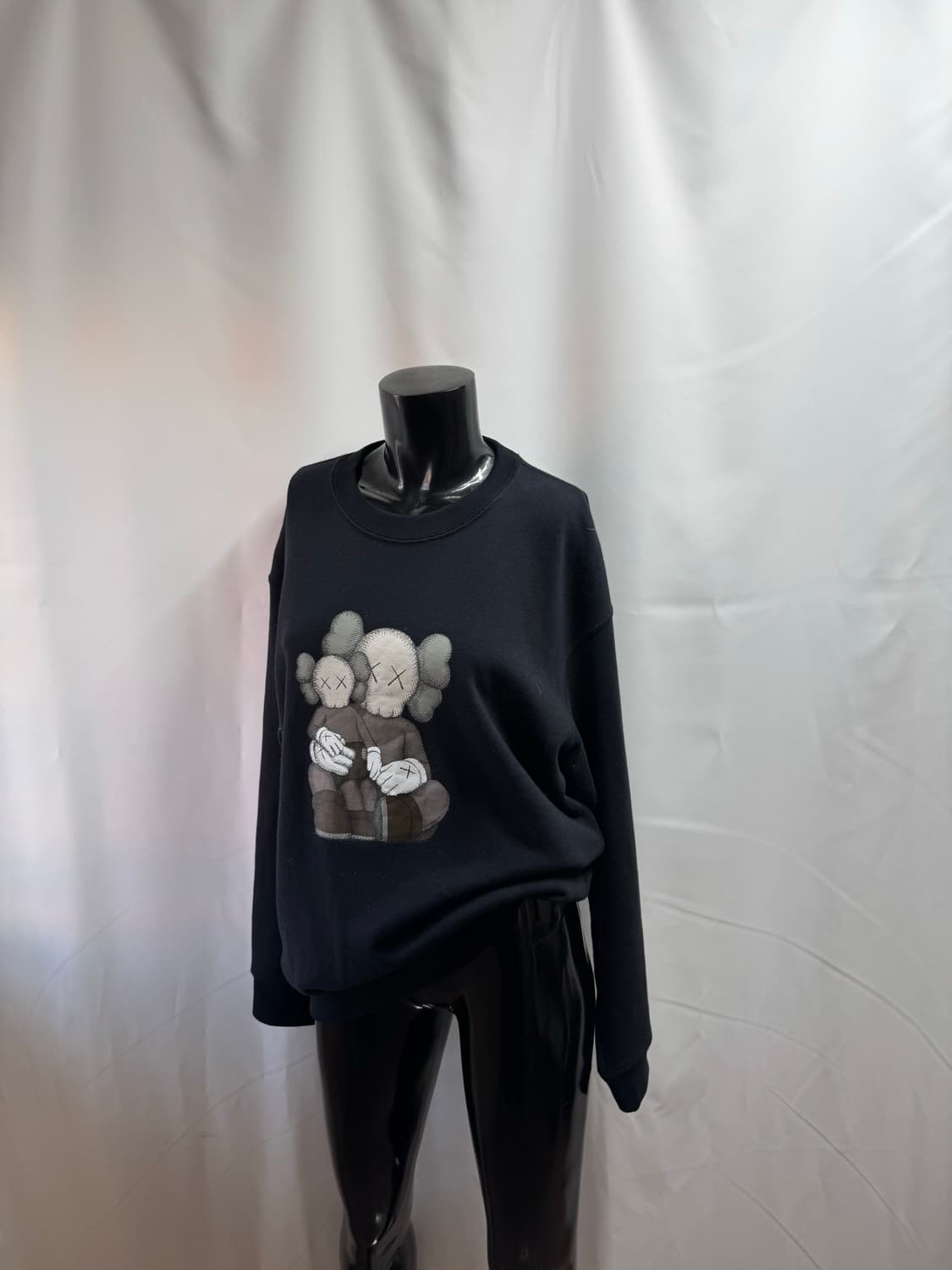 kaws uniqlo / 카우스 유니클로 프린팅 맨투맨 상품이미지1