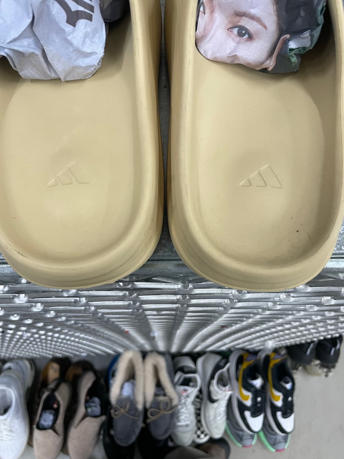 아디다스 이지 슬라이드 데저트 샌드 us12 (gr-4225) 상품이미지9