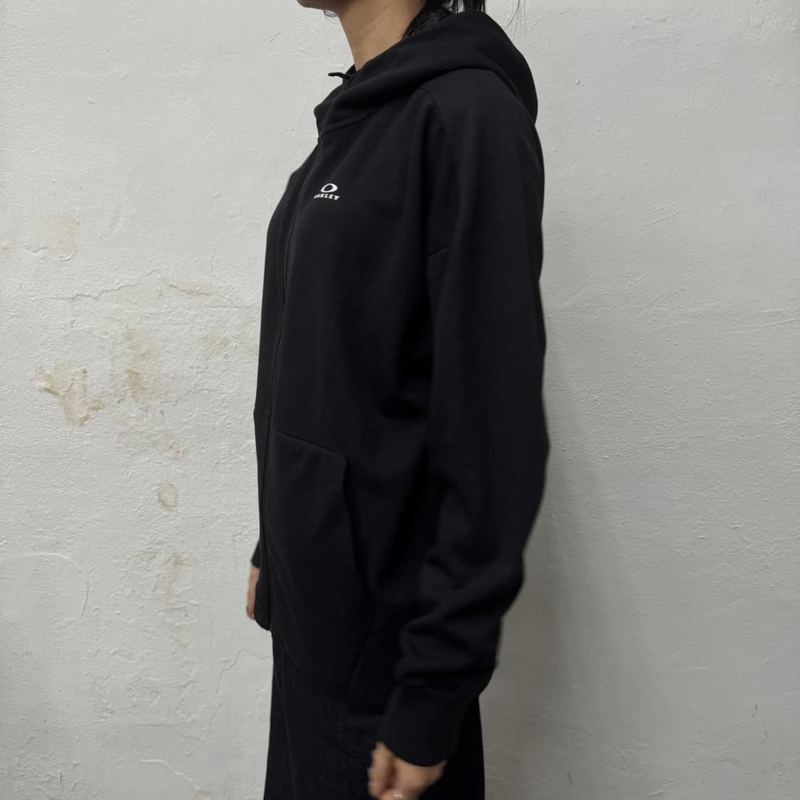 오클리 블랙컬러 폴리에스터 혼방 테크 서클로고 뉴버전 후드 집업 자켓 상품이미지2